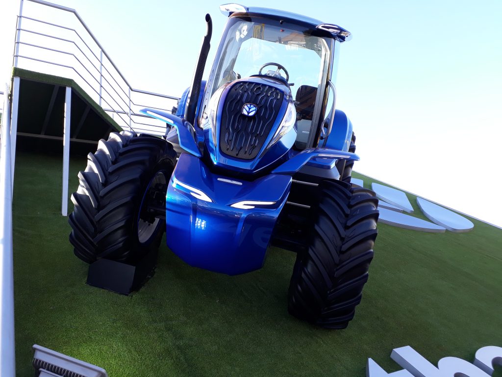 Trator conceitual movido à biometano é atração na Agrishow 2018