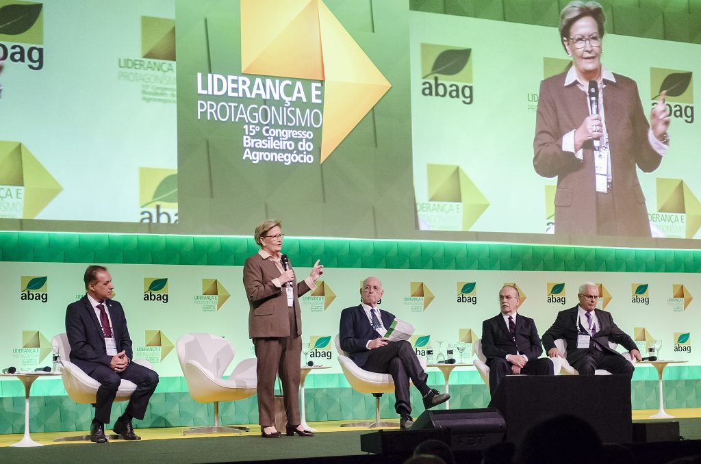 O que falta para o Brasil assumir a liderança no agronegócio? Especialistas debatem