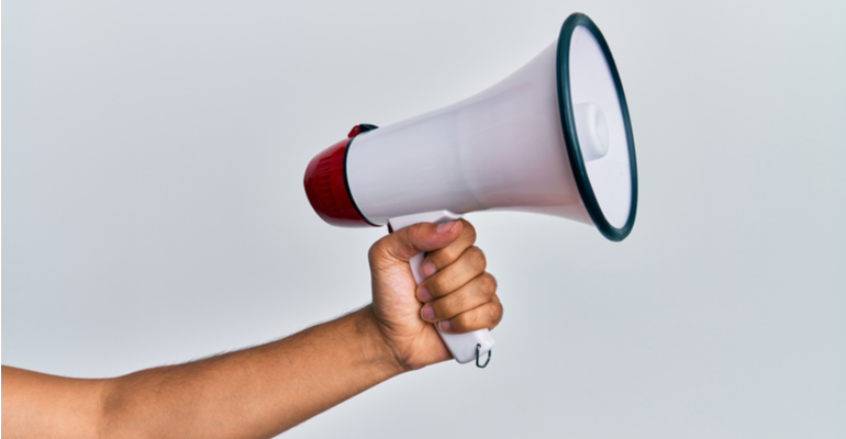 De novo, a comunicação