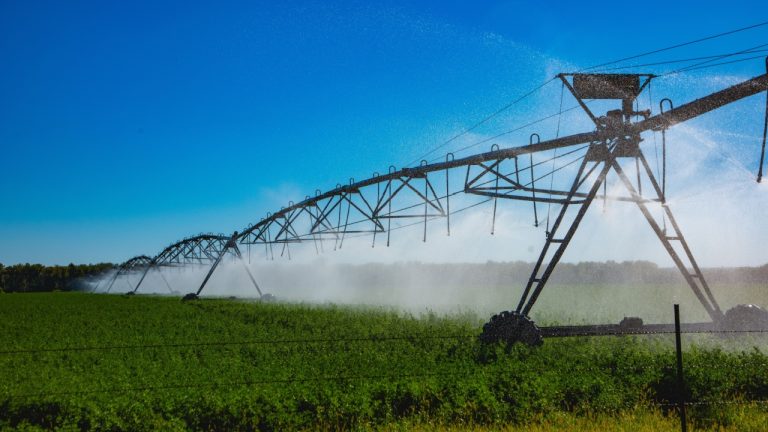 Irrigação inteligente amplia previsibilidade e eficiência no campo