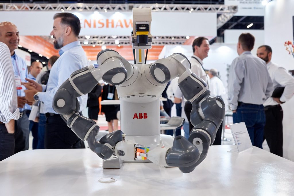 Saiba mais sobre robôs colaborativos na indústria