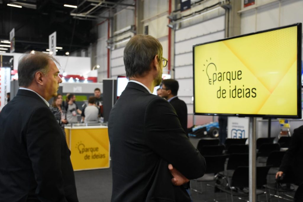 Solução gratuita de gerenciamento online de máquinas chega ao mercado