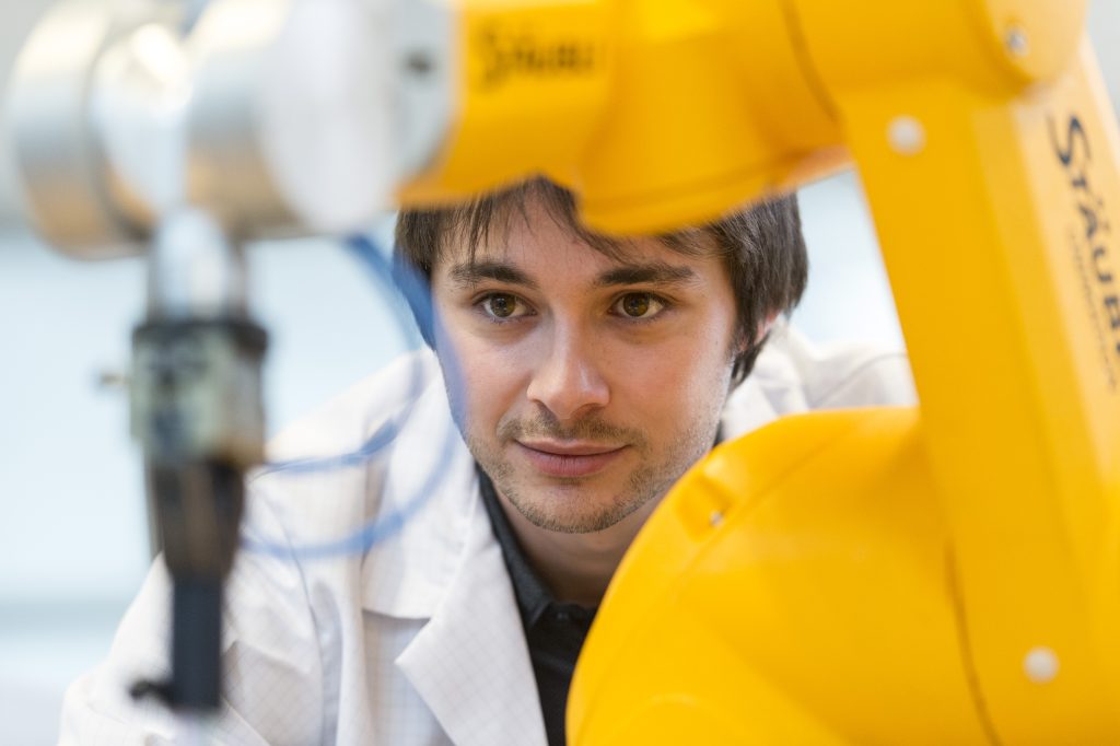 Robótica industrial e empregos