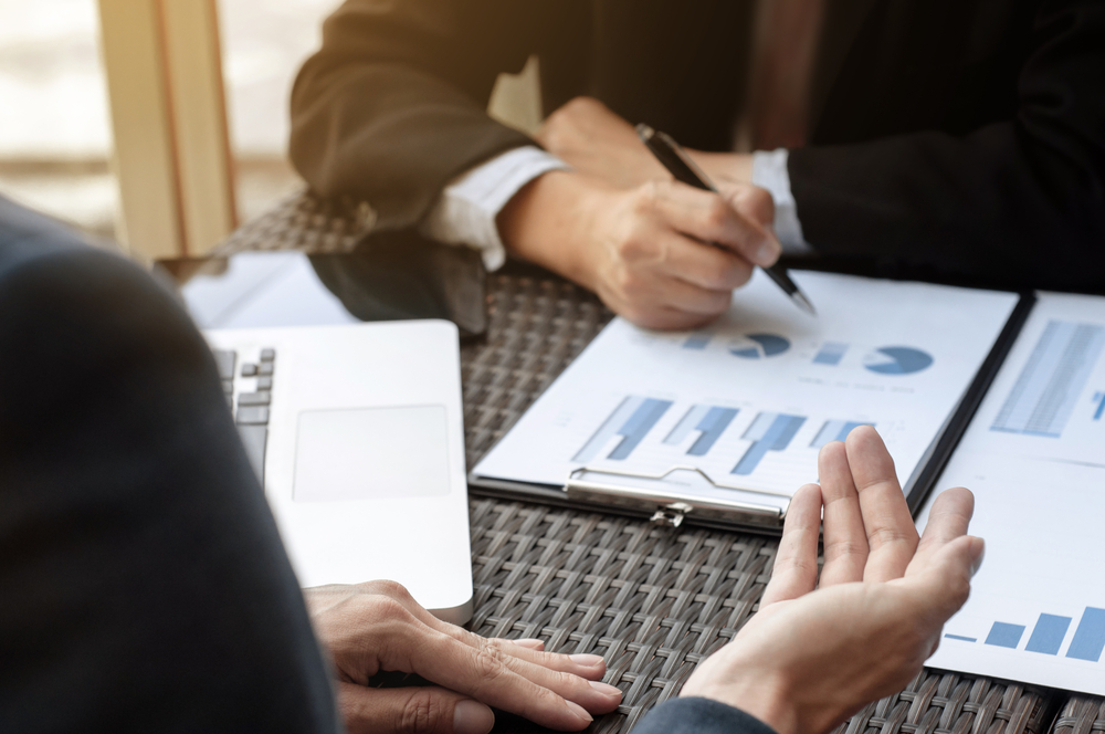 Coaching para equipe de vendas ajuda a melhorar desempenho da indústria; entenda