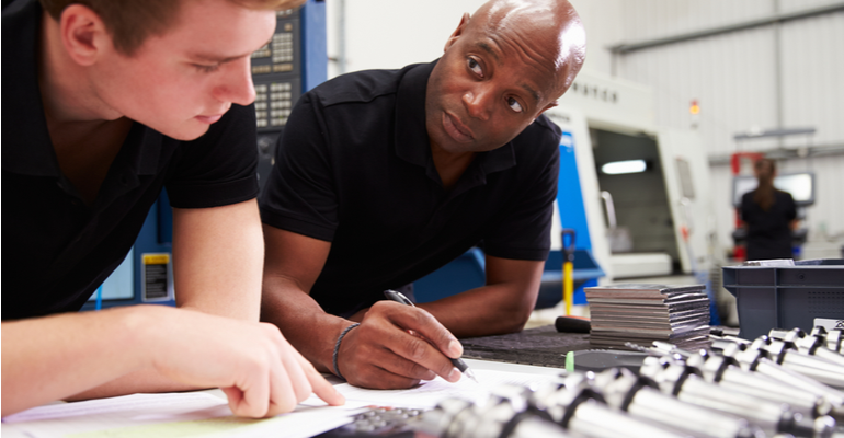 Cenários de formação e atualização para o trabalho na indústria
