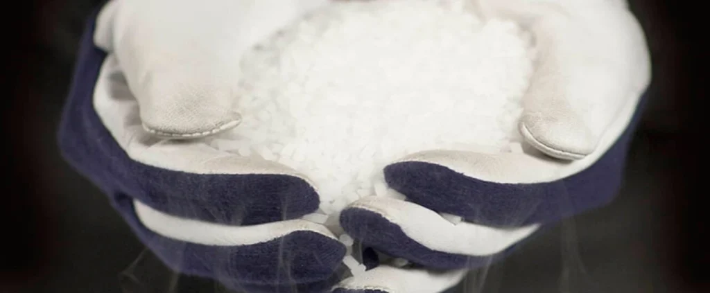 Limpeza com gelo seco de equipamentos industriais: veja as vantagens