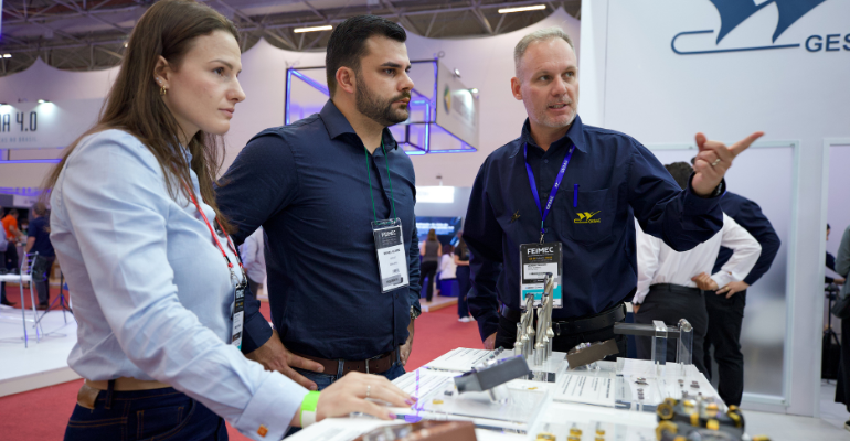 Vale a pena ser expositor em feira de negócios?