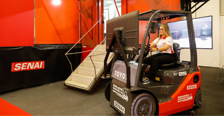 Escola Móvel SENAI prepara os novos profissionais para a indústria do futuro