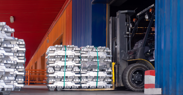 Movimentação de carga nas indústrias: conheça as melhores práticas