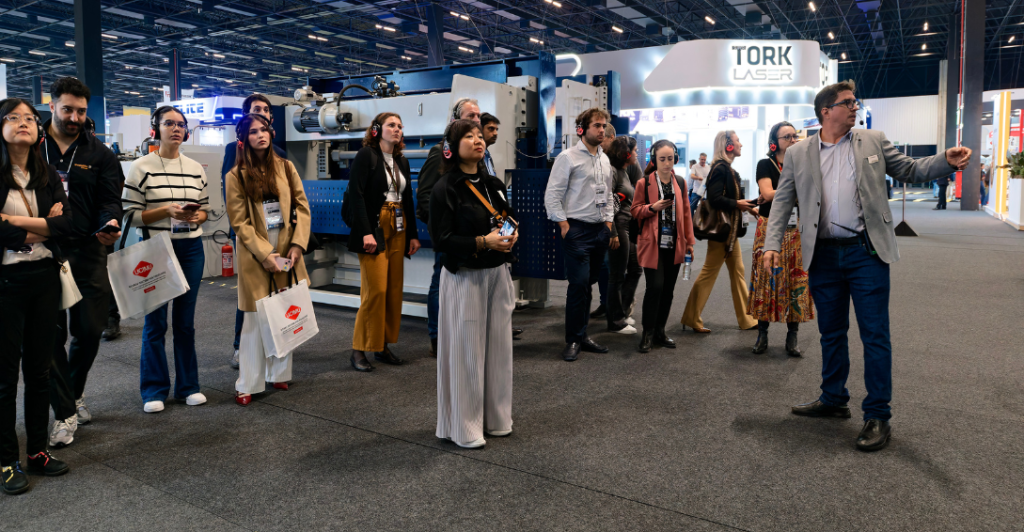 Tour para associações internacionais destaca a grandiosidade da EXPOMAFE 