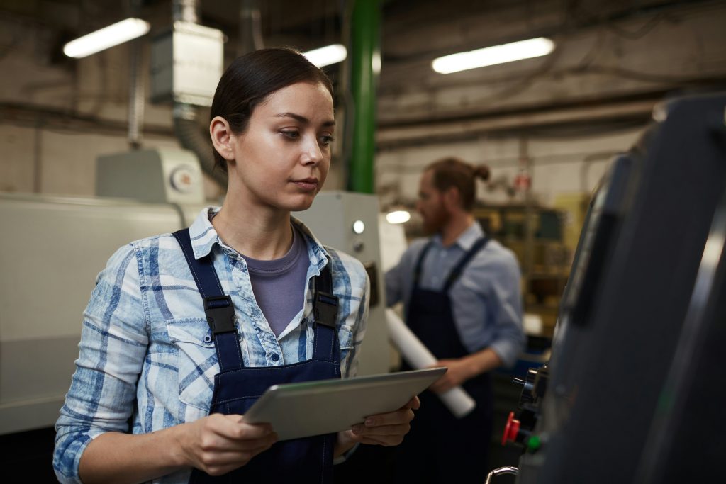 Capacitação profissional na indústria: como garantir mão de obra qualificada no setor de máquinas e equipamentos