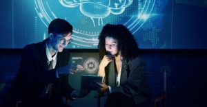 Equipe de negócios discutindo e usando assistente de inteligência artificial