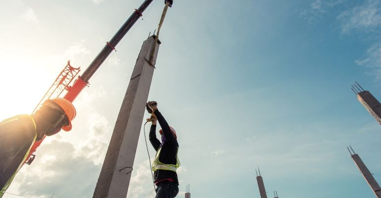 Pilares pré-fabricados de concreto: emenda parafusada, com transpasso ou soldada?