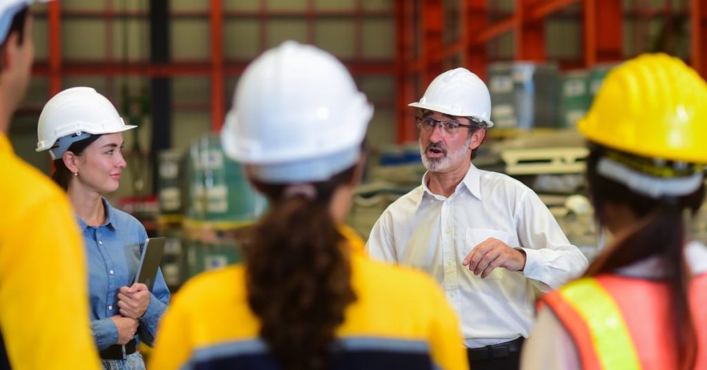 Juros altos desafiam setor da construção em 2025, mas projeção de crescimento é mantida