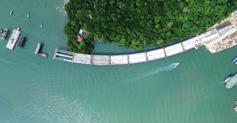 A Trilha do Concreto: Bastidores da Ponte de Guaratuba no Paraná