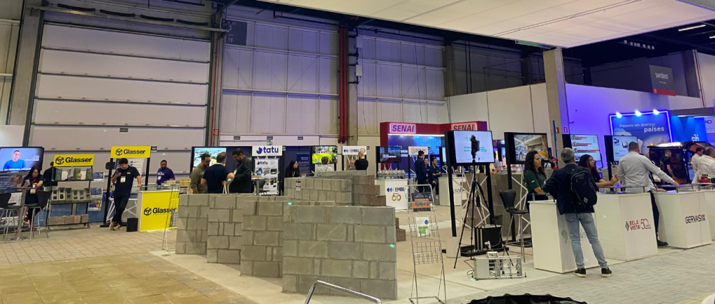 Praça de Alvenaria é ampliada e recebe apartamento modelo