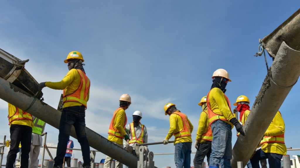 Superando a escassez de mão de obra: industrialização e qualificação como soluções para a construção civil