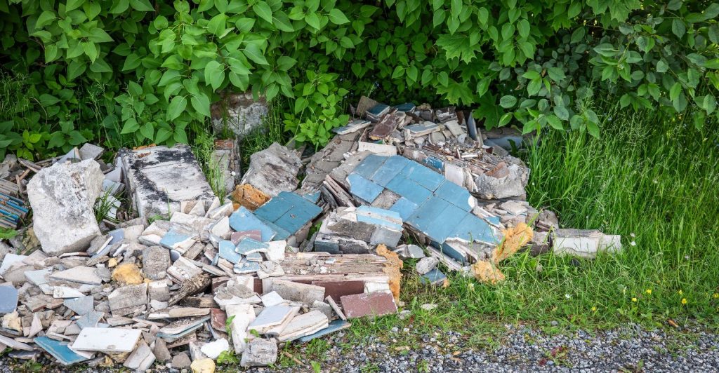 Estudantes criam miniusina para reciclar entulho e transformam ciência em solução ambiental