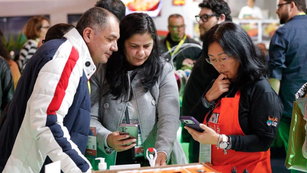 Como estruturar a presença em eventos B2B para fortalecer marca e gerar oportunidades qualificadas 