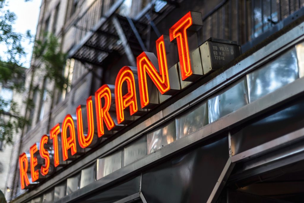 Arquiteta diz o que diferencia um projeto de fachada de loja