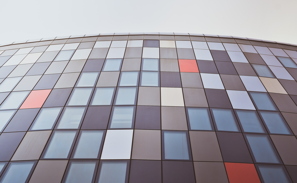 Dicas para definir pintura e instalação do ACM: Poliéster ou Kynar