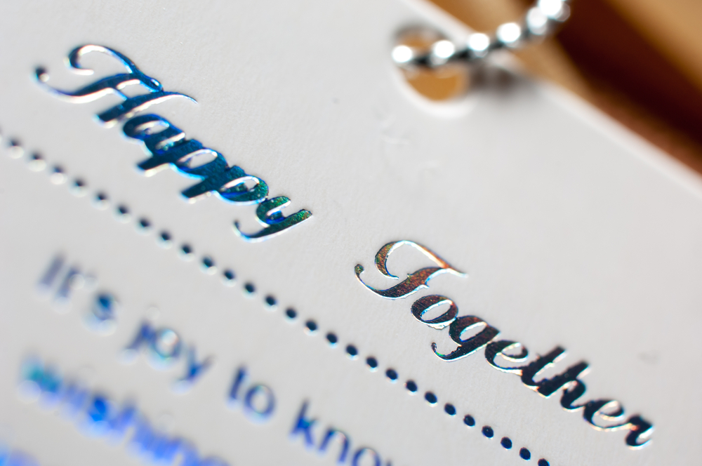 Hot stamping está mais acessível e pode ser aplicada em diversas superfícies