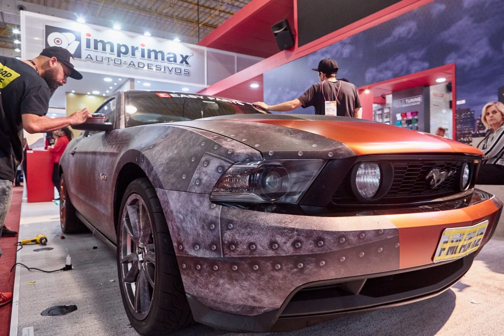 Limpeza de veículos para envelopamento com vinil autoadesivo