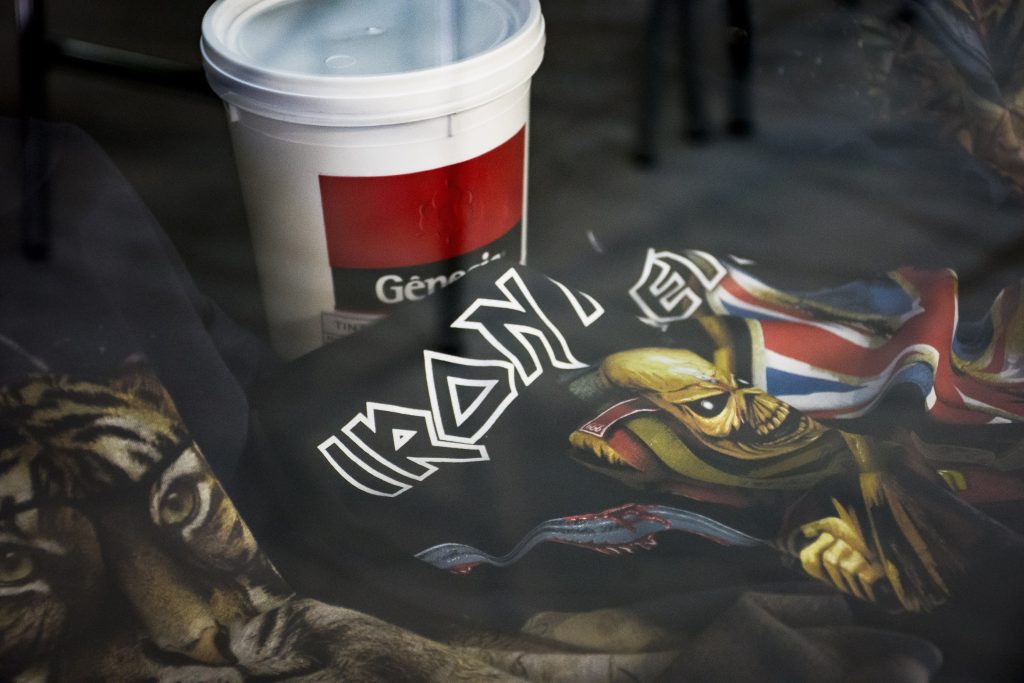 Passo a passo para a sublimação em tecidos escuros; confira