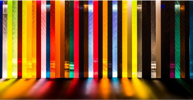 Cinco ideias criativas de uso do acrílico na comunicação visual para você se inspirar