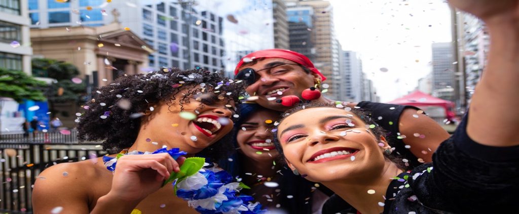Carnaval 2025: planejamento para lucrar com personalizados