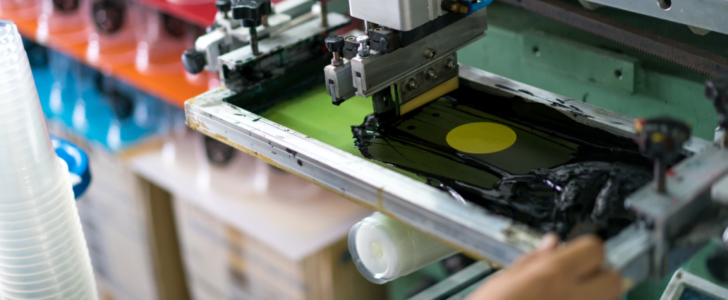 Como escolher o tipo ideal de tinta para serigrafia em plástico?