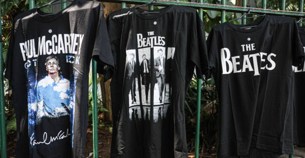 Surfando no hype dos shows: como se antecipar para vender camisetas de banda
