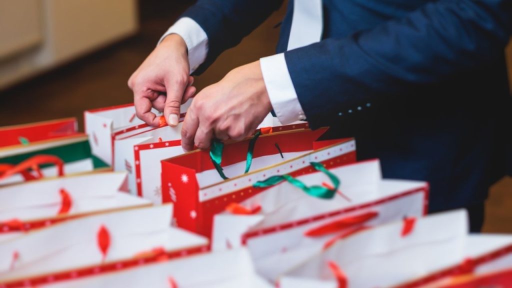 Brindes corporativos personalizados ganham papel estratégico na experiência dos colaboradores