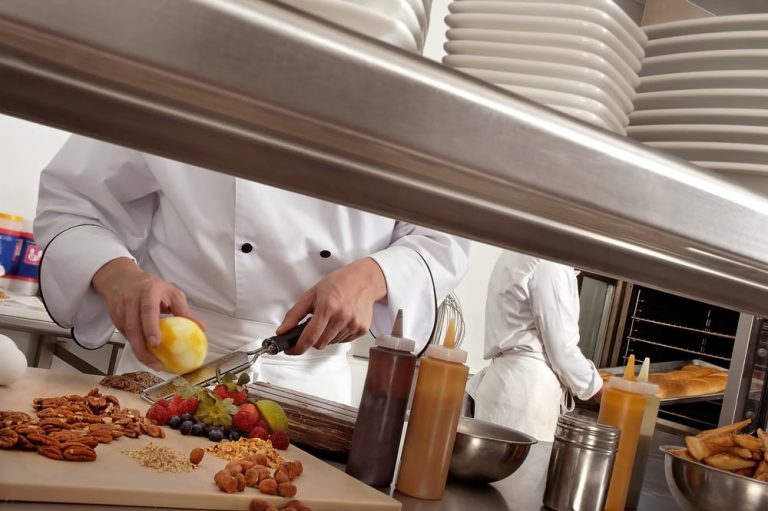 7 pontos que devem ser avaliados antes de criar sua proposta para atender uma cozinha industrial