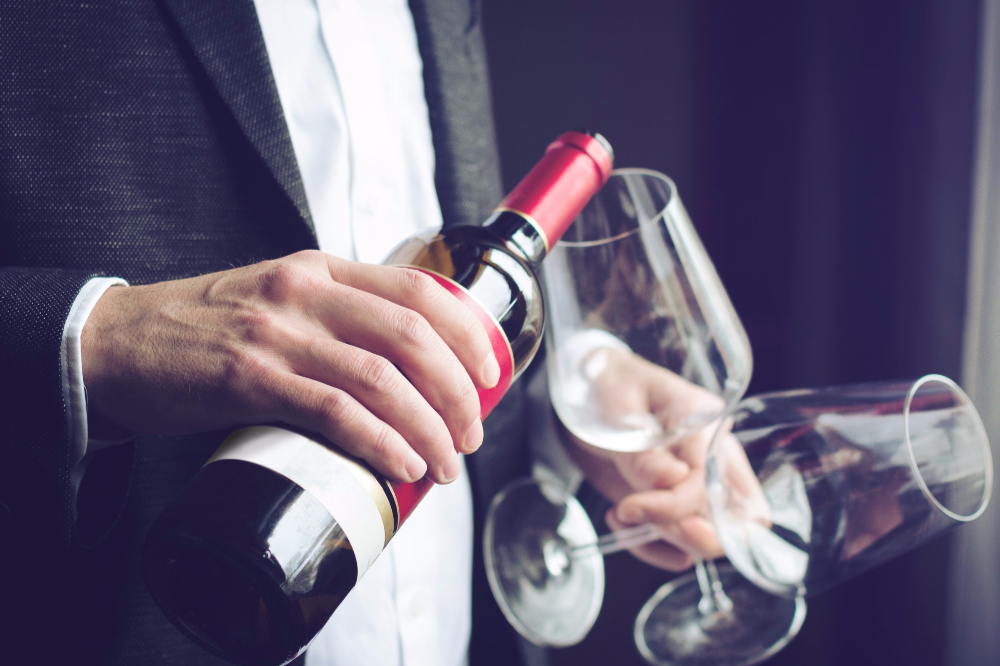 Garçom e sommelier: invista em treinamento e aumente a venda de vinhos