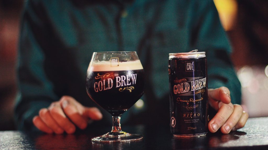 Tirado igual chope, café com nitrogênio começa a ser vendido no Brasil