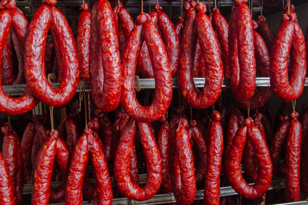 Quais os primeiros passos para criar uma linha de embutidos?