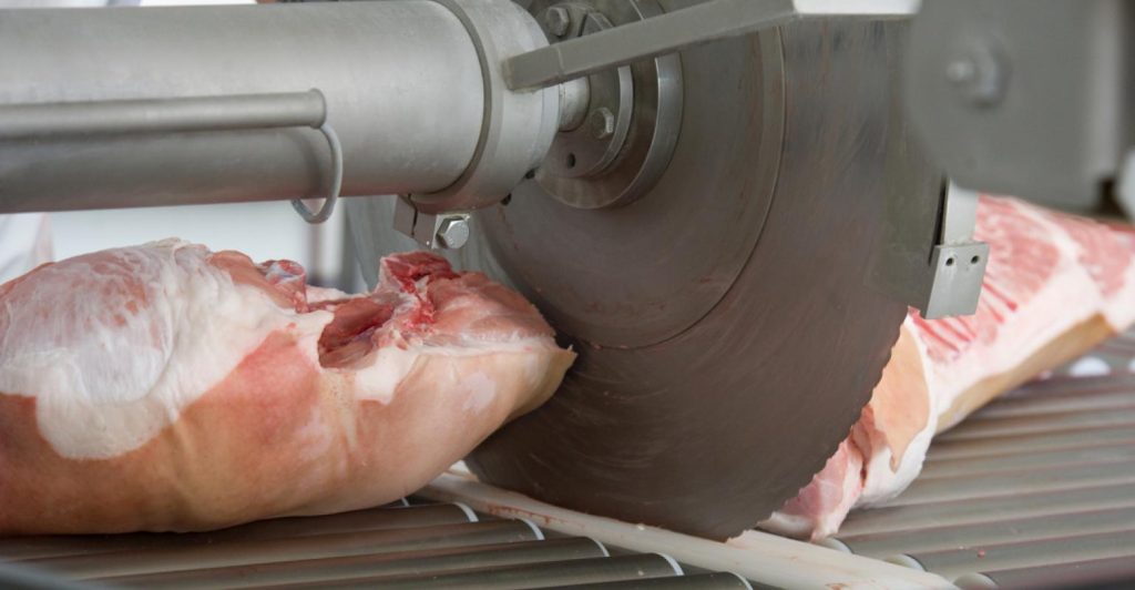 Quais são os equipamentos indispensáveis para ter um açougue modelo?