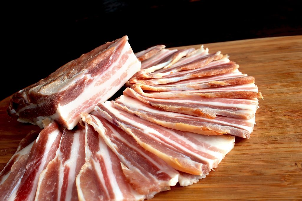 Você sabe como produzir bacon artesanal de qualidade?