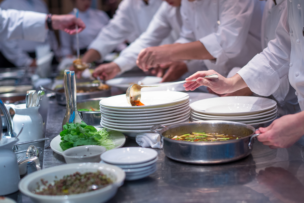 Comece no ramo de alimentação com a cozinha colaborativa
