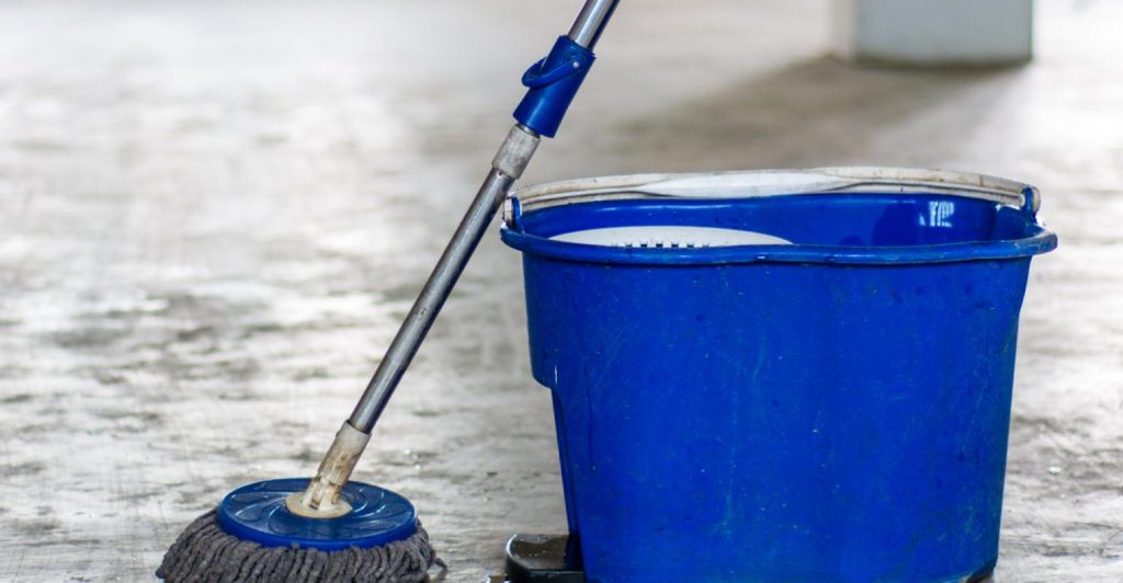 Como higienizar sala limpa e o ambiente molhado?