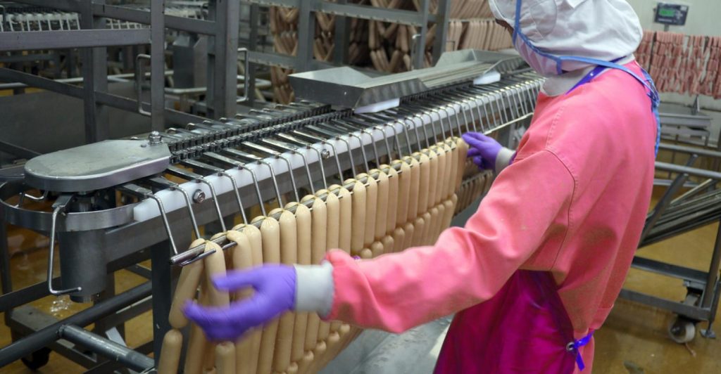 Tripas naturais ou artificiais? Como escolher o envoltório para salsichas e linguiças sem erros