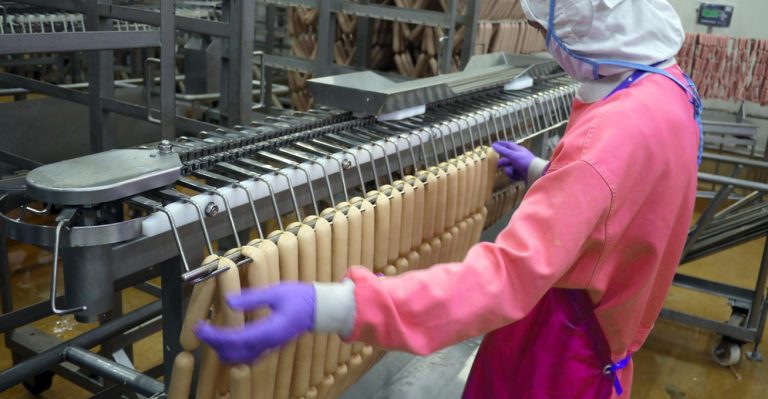 Tripas naturais ou artificiais? Como escolher o envoltório para salsichas e linguiças sem erros