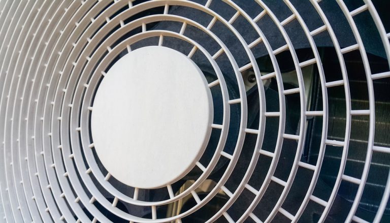 Estima-se que o ar de ambientes fechados chega a ser cinco vezes mais poluído do que o ar exterior. Diante desse cenário, purificadores de ar eficientes tornam-se cada vez mais necessários para a indústria, em prol da segurança do trabalho e dos processos produtivos.