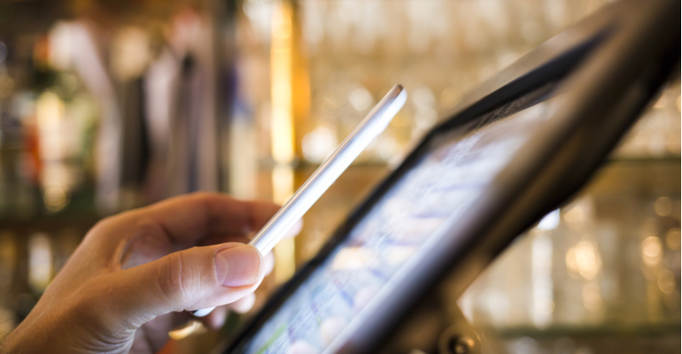 Como a tecnologia pode ajudar o food service na retomada em 2021