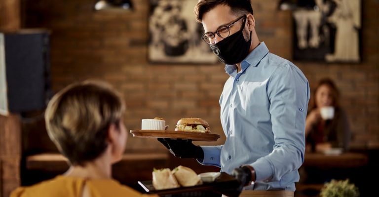 29.09.21_Como atrair clientes que estão com receio de voltar aos restaurantes.jpg