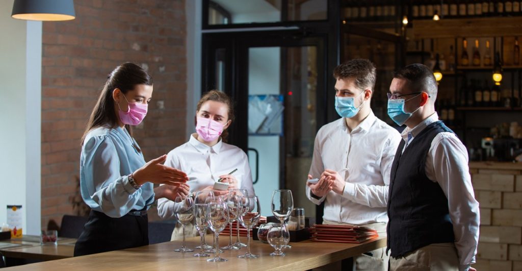 Como preparar seu staff para seguir regras e cuidados em restaurantes?