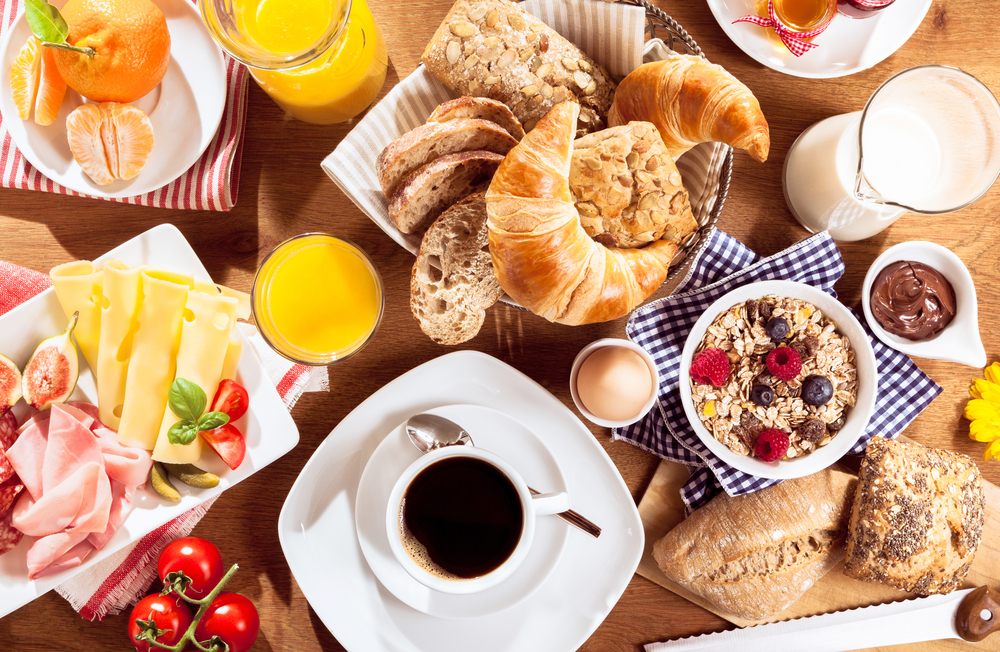O que servir em um brunch? Ideias de refeições para montar um cardápio atrativo