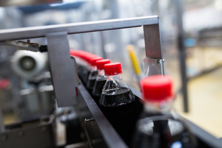 interação entre robôs e humanos no parque industrial