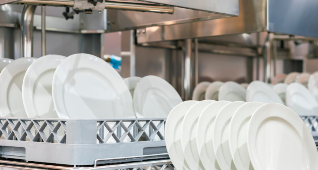 Máquinas de lavar louça trazem mais sustentabilidade, economia e segurança para o food service